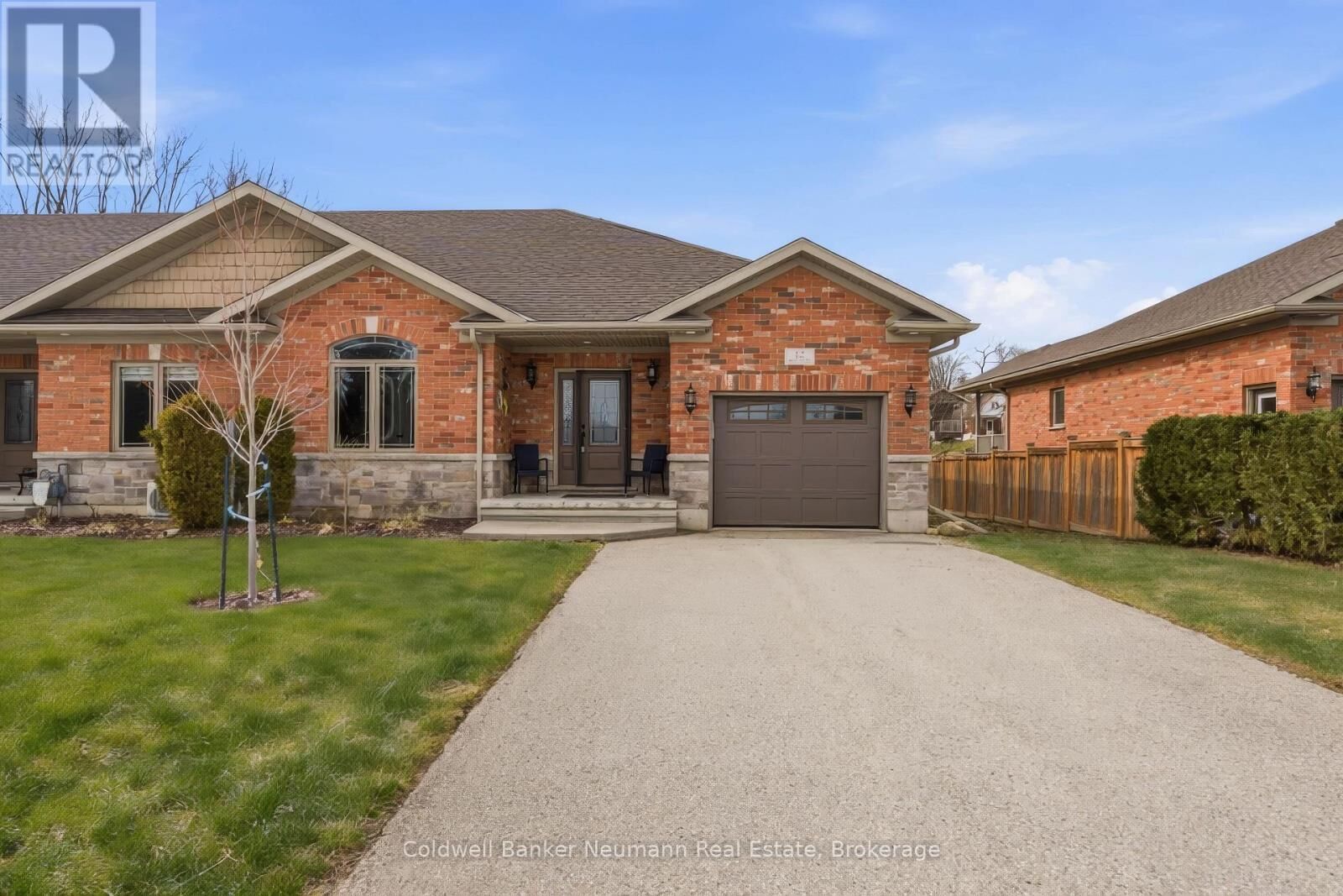 Photo de la propriété:  12 Brown Street South  ON N0G 1M0 