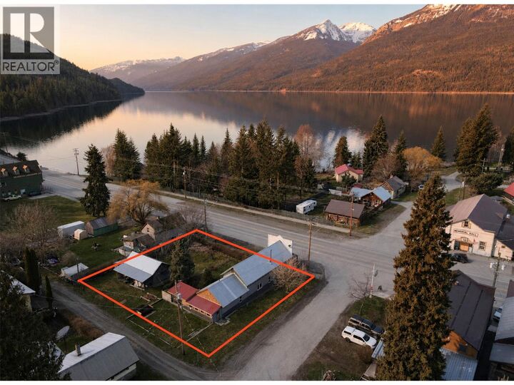 Property Photo: 124 Lake Avenue BC V0G 1S0