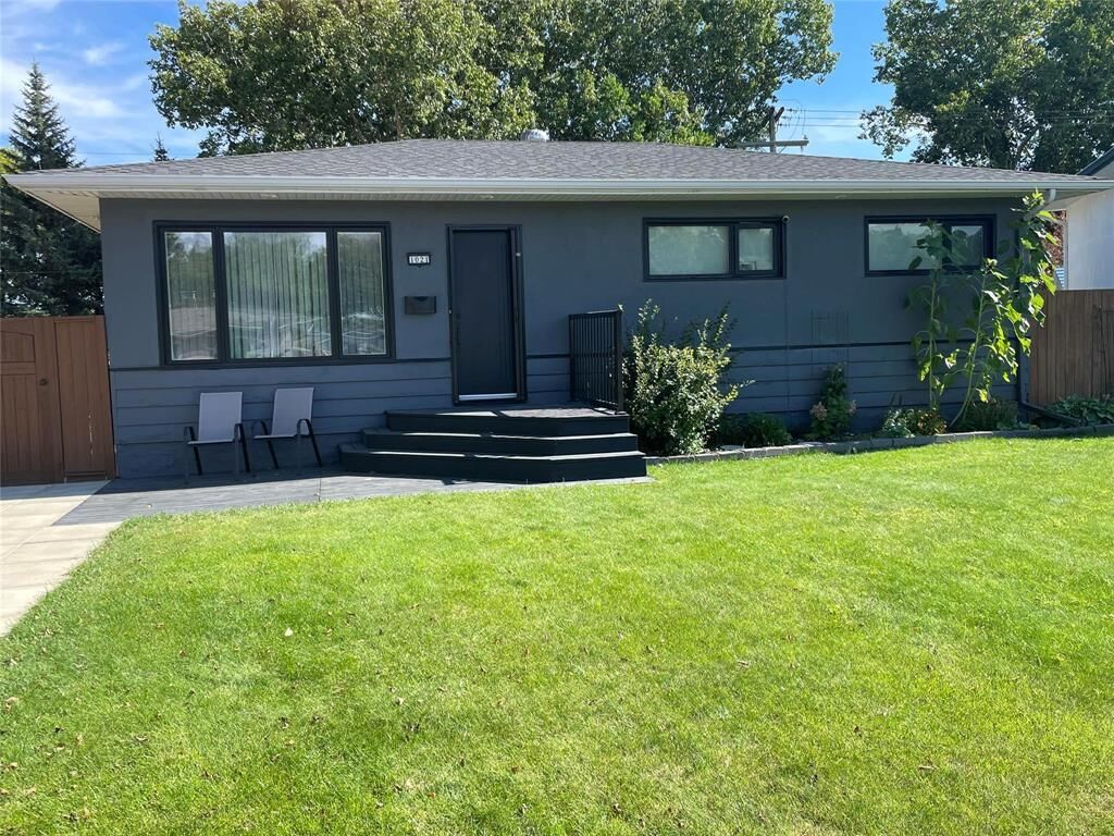 Property Photo:  1021 Frederick Street  MB R7A 5L7 