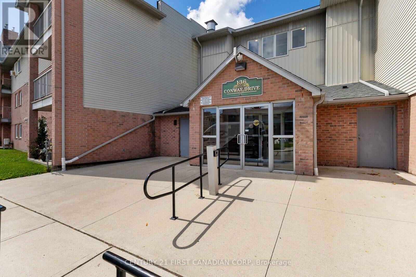 Property Photo:  136 Conway Drive 9  ON N6E 3N1 