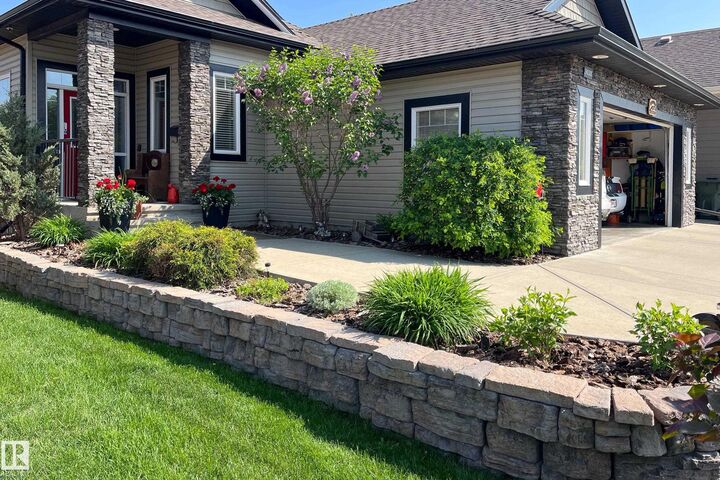 Photo de la propriété:  5028 Ceylon Close  AB T8H 0H5 