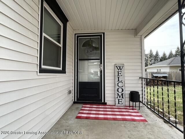 Property Photo: 422 W Seminary Street MI 48813