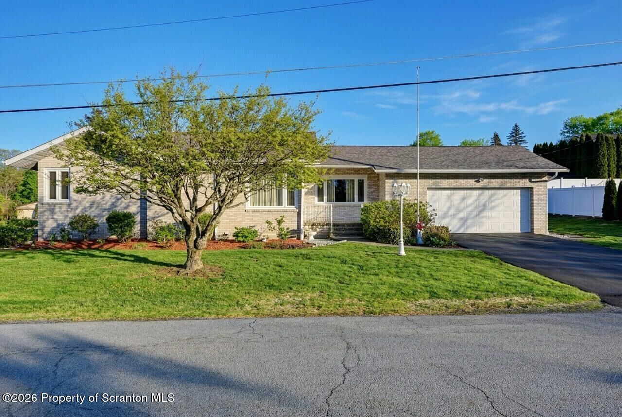 Property Photo:  106 Ulysses Drive  PA 18444 