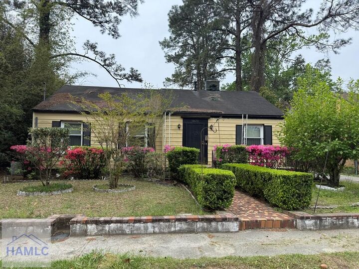 Property Photo:  1821 Holly Avenue  GA 31404 