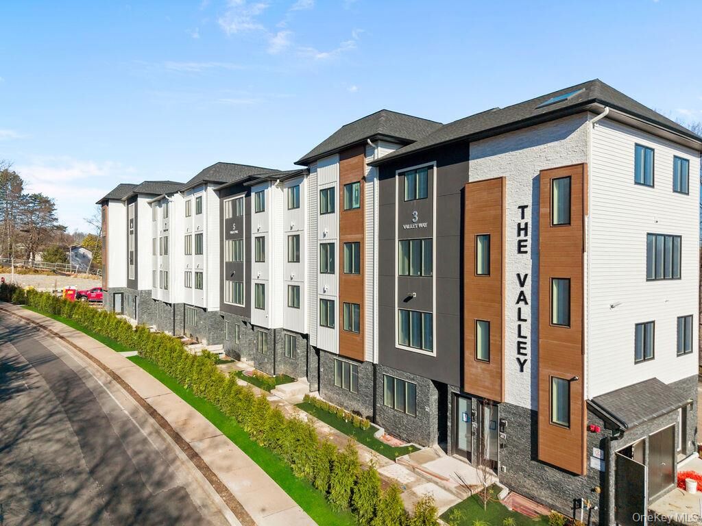 Property Photo:  3 Valley Way 320  NY 10977 
