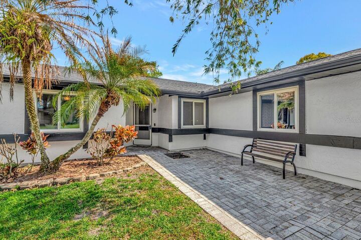 Property Photo:  435 Lakeview Drive  FL 34677 