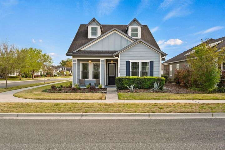 Property Photo: 11869 SW 28th Avenue FL 32608