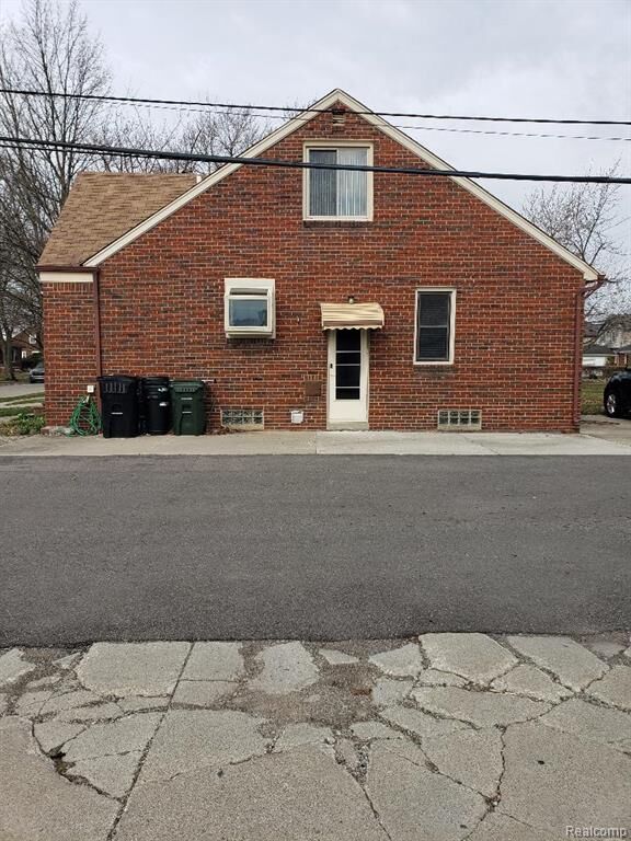 Property Photo:  15528 Regina Avenue  MI 48101 1917 