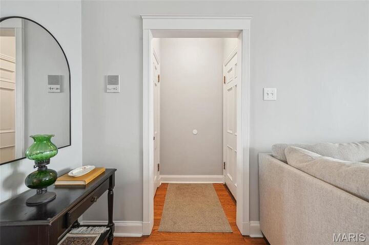 Property Photo: 921 S Hanley Road F MO 63105