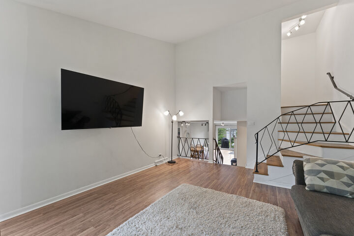 Property Photo: 381 N 4th Avenue B IL 60016