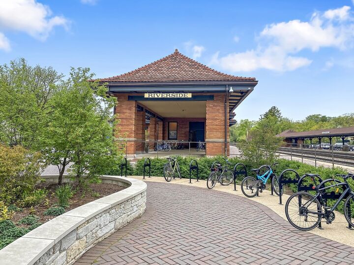 Property Photo:  124 Forest Avenue  IL 60546 