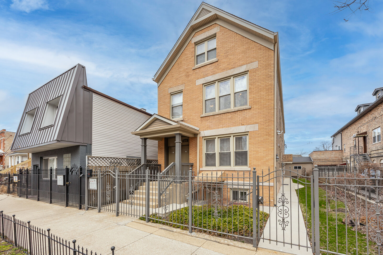 Property Photo:  3648 W George Street  IL 60618 