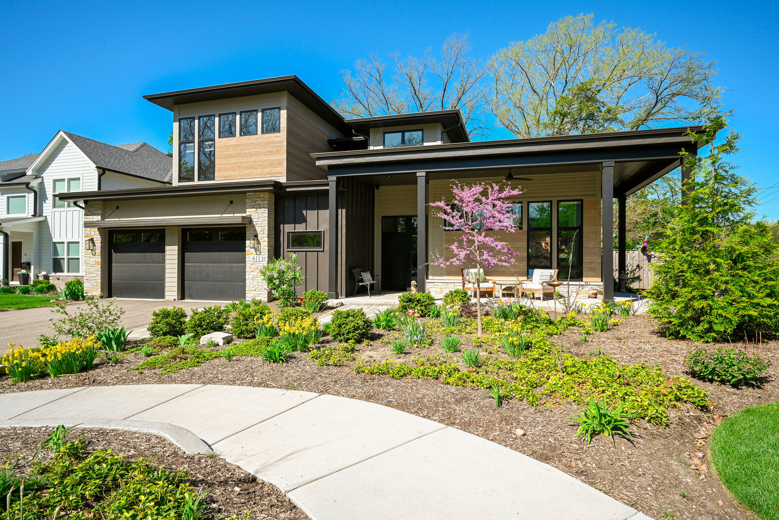 Property Photo:  611 S Loomis Street  IL 60540 