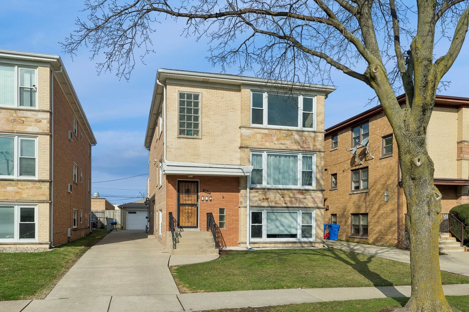Property Photo:  