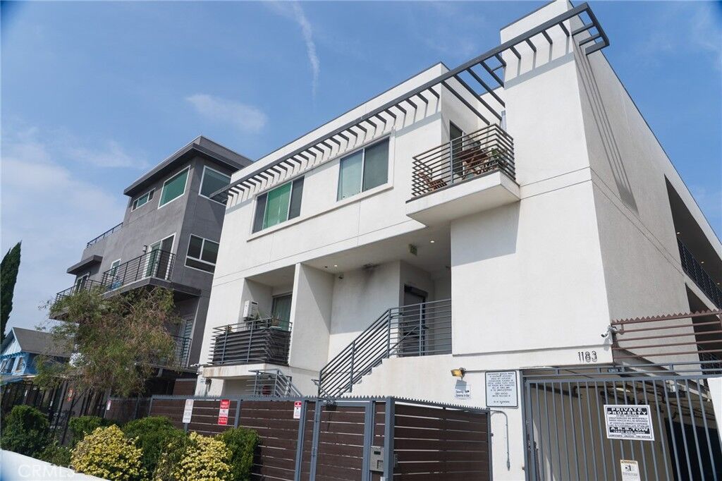 Property Photo:  1183 Crenshaw Boulevard 201  CA 90019 