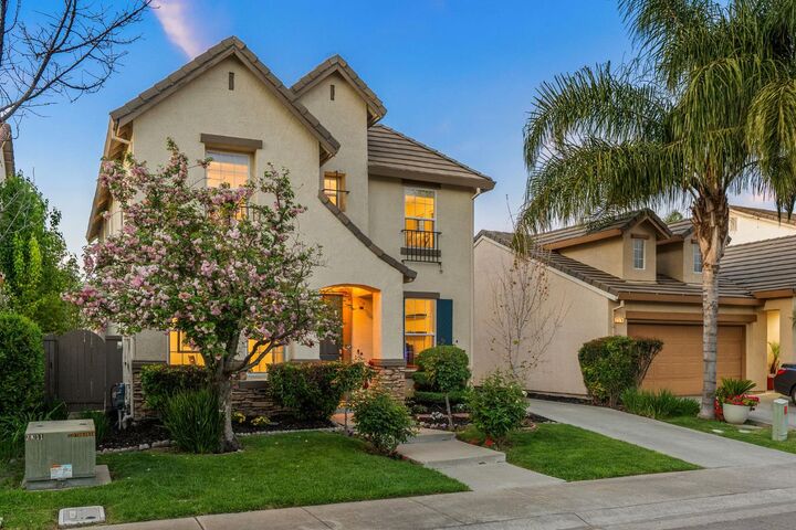 Property Photo: 2070 Fenmore Way CA 95835