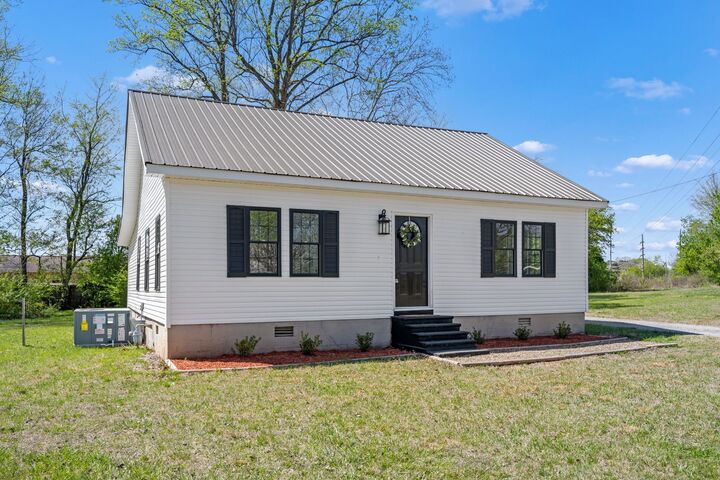 Property Photo:  114 Allen Dr  TN 37398 