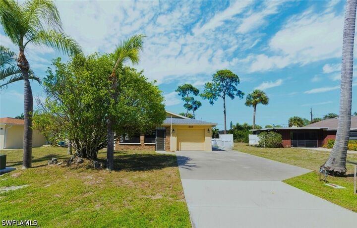 Property Photo:  819 98th Avenue N  FL 34108 
