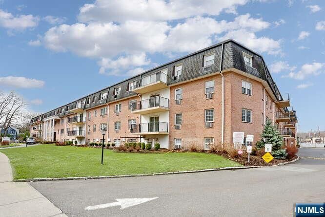 Property Photo:  550 Fairview Avenue 308  NJ 07675 