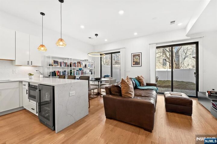 Property Photo:  34 Manhattan Avenue 2  NJ 07307 