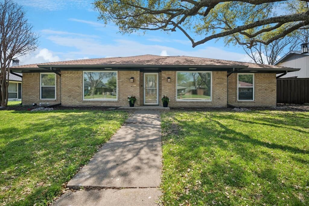 Property Photo:  2404 Kimberly Lane  TX 75075 
