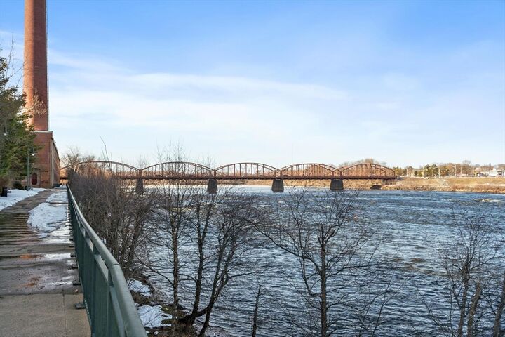 Property Photo:  52 Lawrence Dr M305  MA 01854 