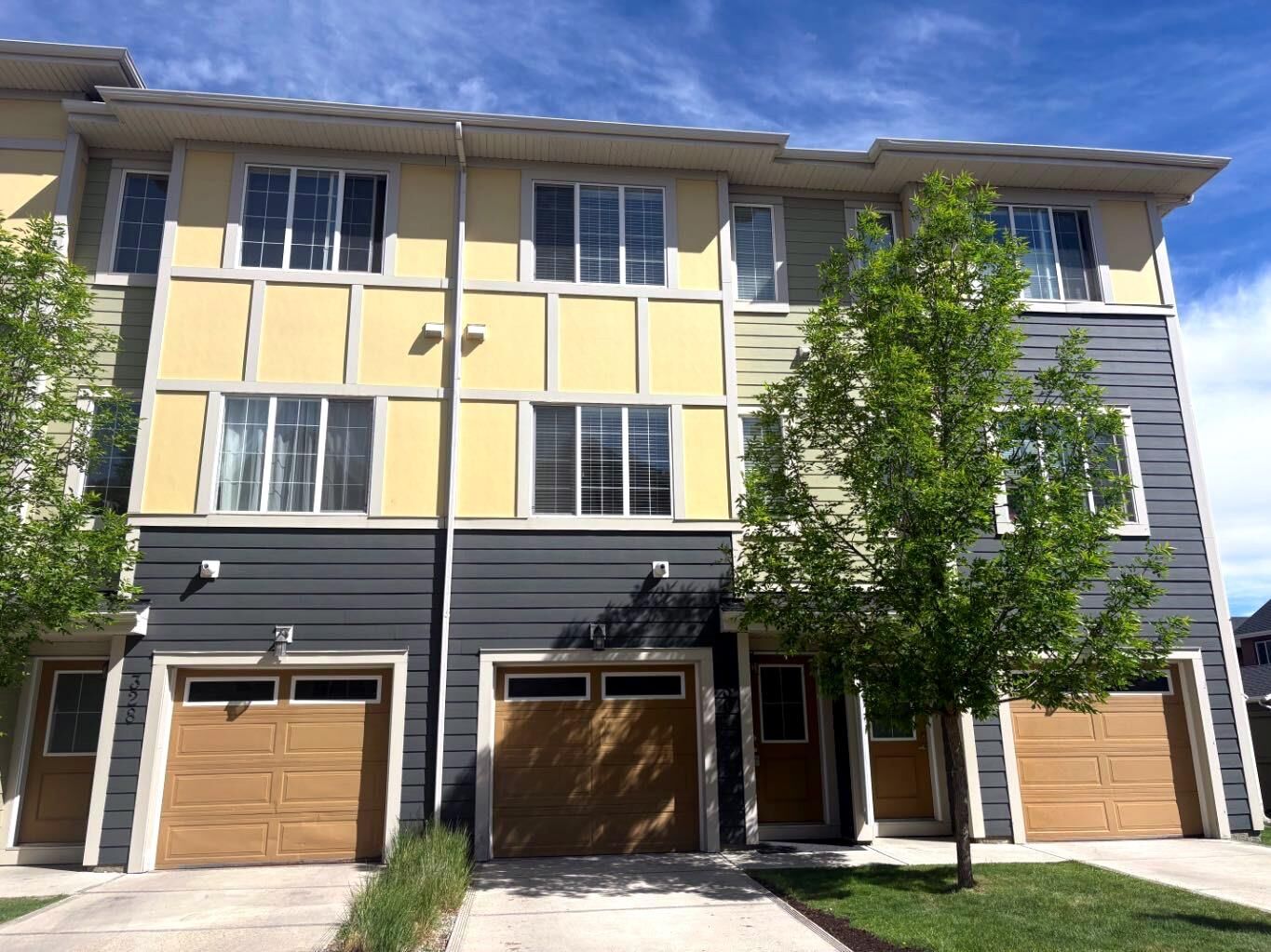 Property Photo:  330 Marquis Lane SE  AB T3M 2G6 