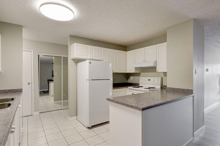 Property Photo: 659 4 Avenue NE 106 AB T2E 0J9