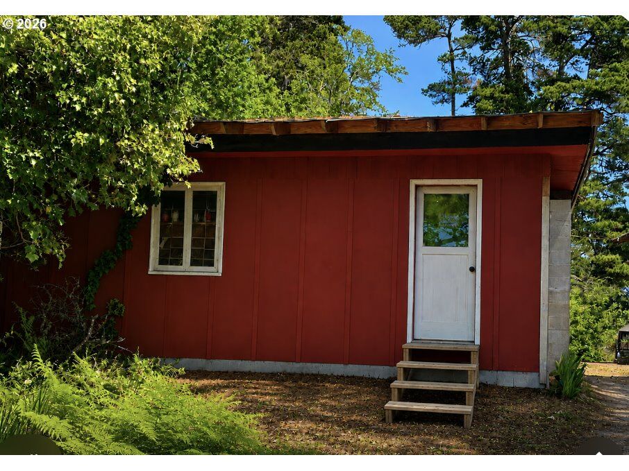 Property Photo:  88029 Highway 101  OR 97439 
