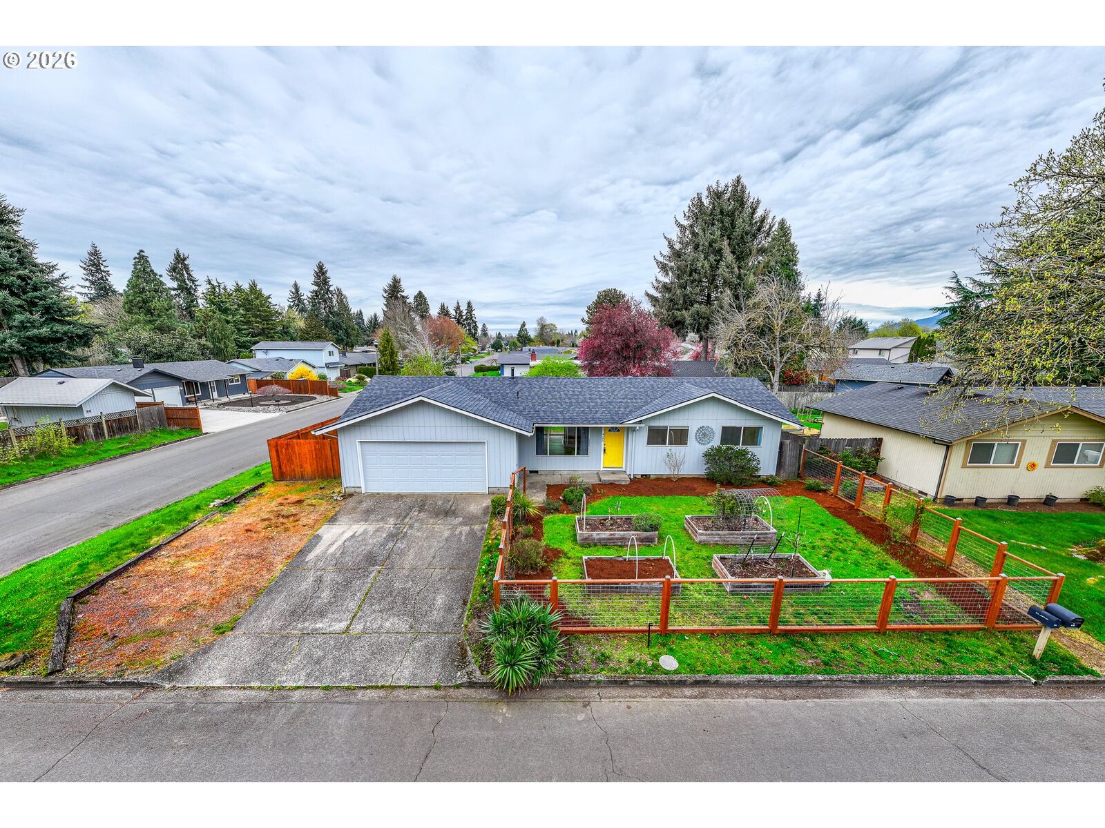 Property Photo:  425 Autumn Ave  OR 97404 