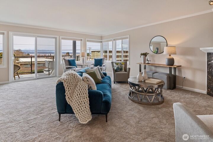 Property Photo:  317  3rd Avenue S 201  WA 98020 