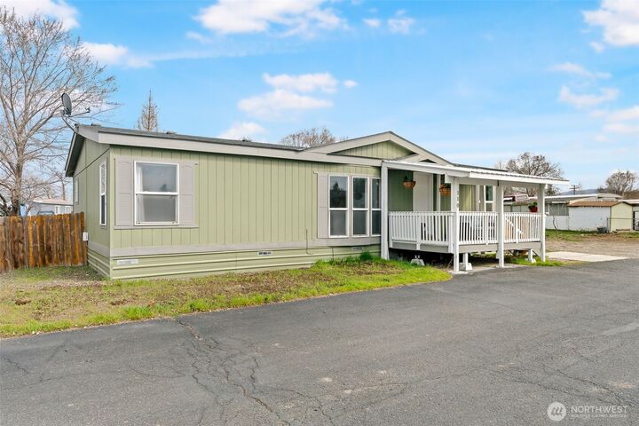 Property Photo:  2900 S Canyon Road 110  WA 98926 