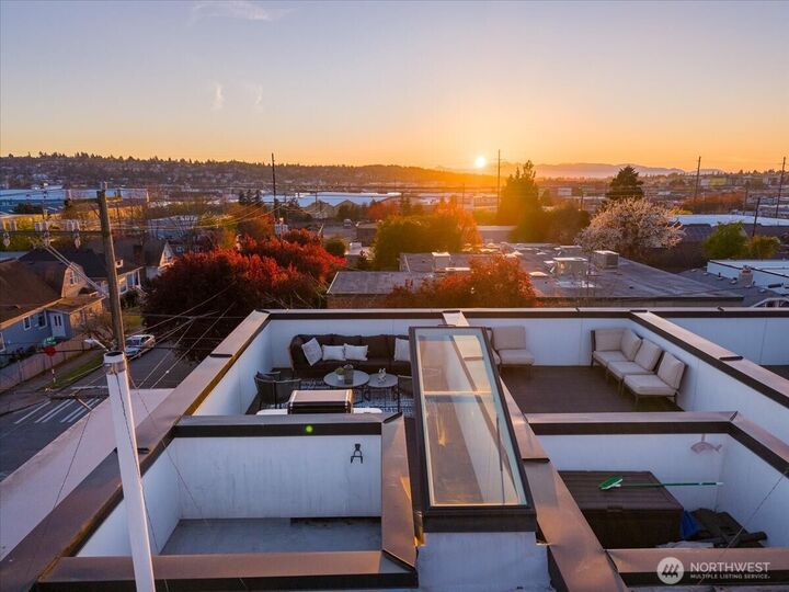 Property Photo:  4354  6th Avenue NW  WA 98107 