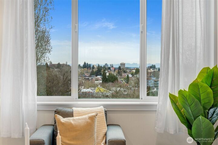 Property Photo: 908 N 46th Street F WA 98103