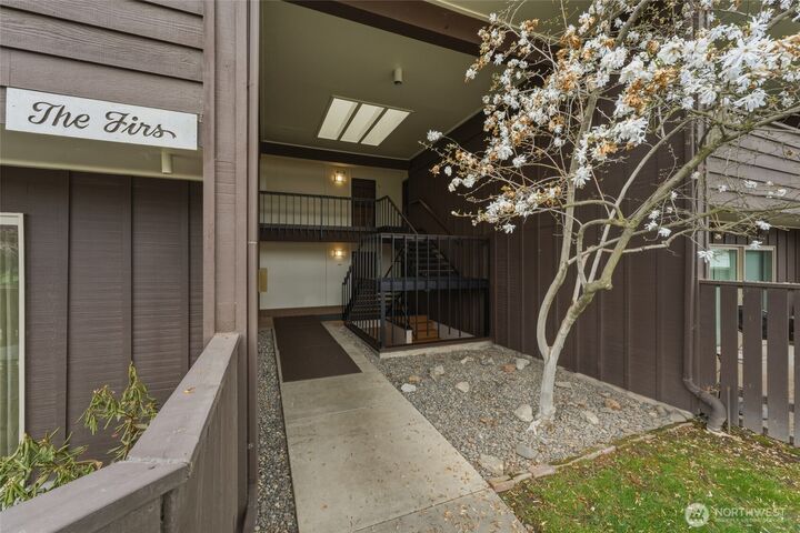 Property Photo: 364 Catherine Street F-9 WA 99362