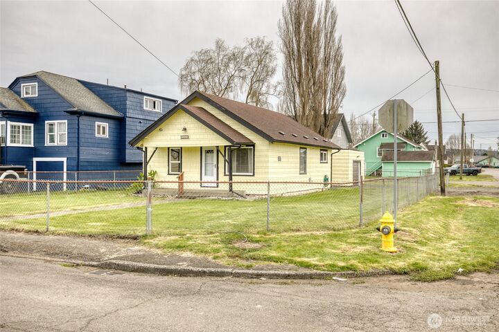 Property Photo:  1319 W 2nd  WA 98520 