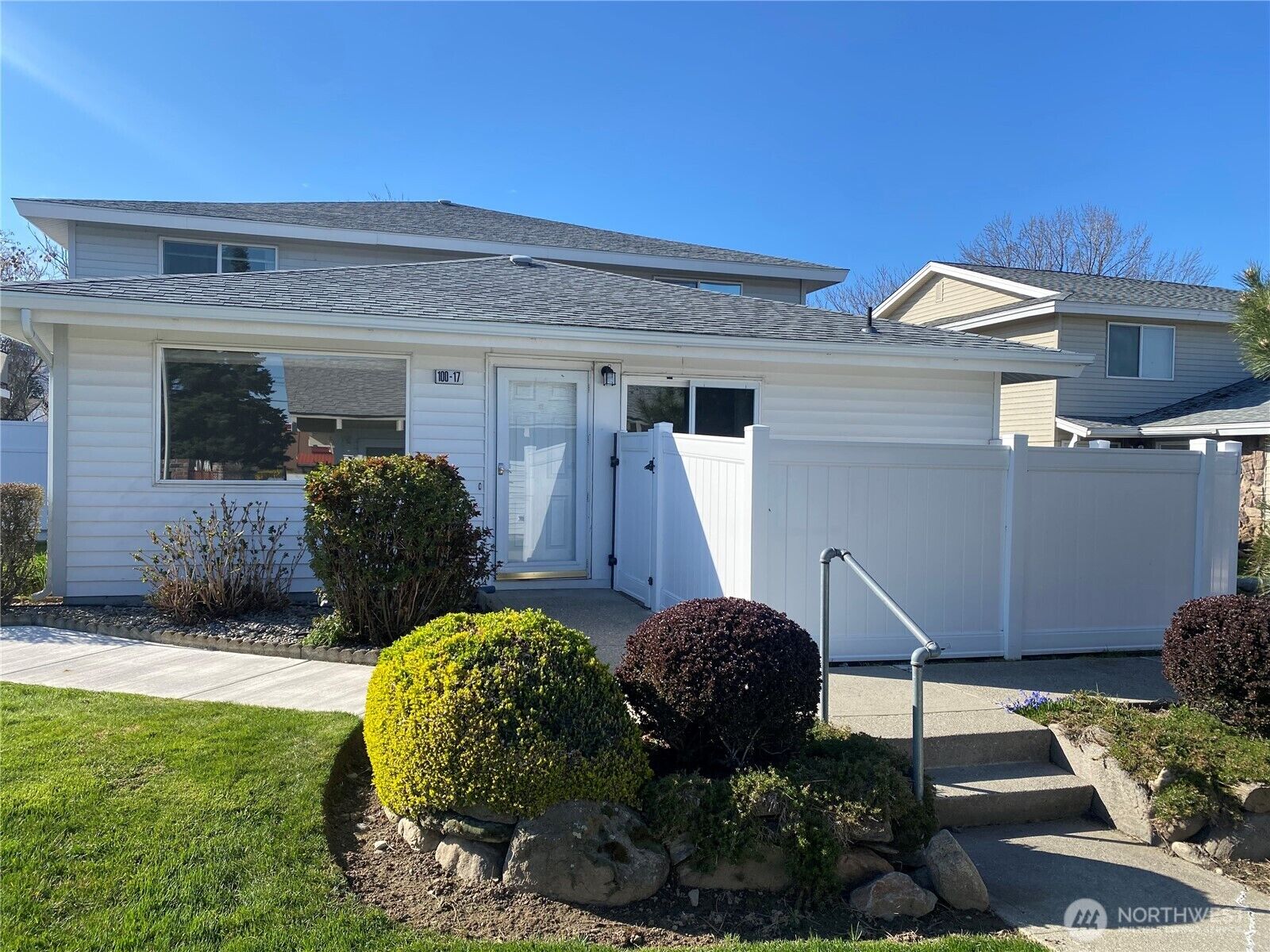 Property Photo:  100  Simon Street 17  WA 98802 