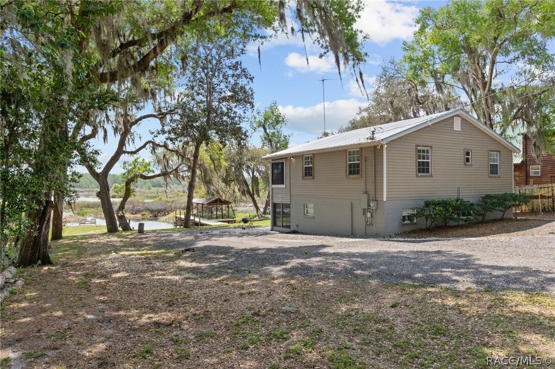 Property Photo:  8911 S Lakeshore Drive  FL 34436 