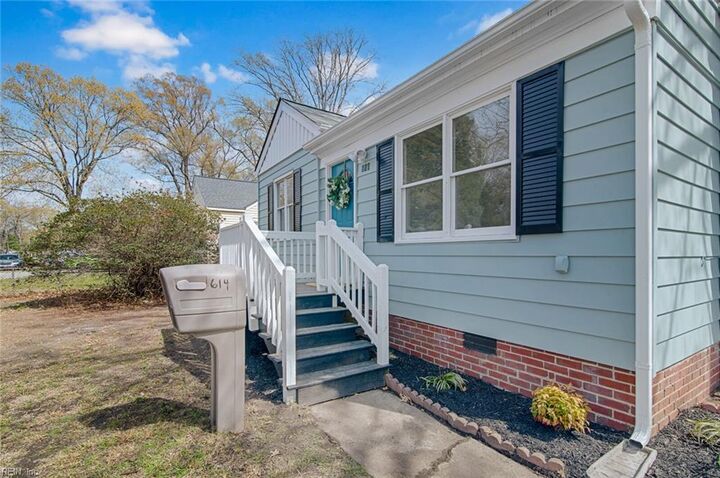 Property Photo:  614 Briarfield Rd  VA 23605 