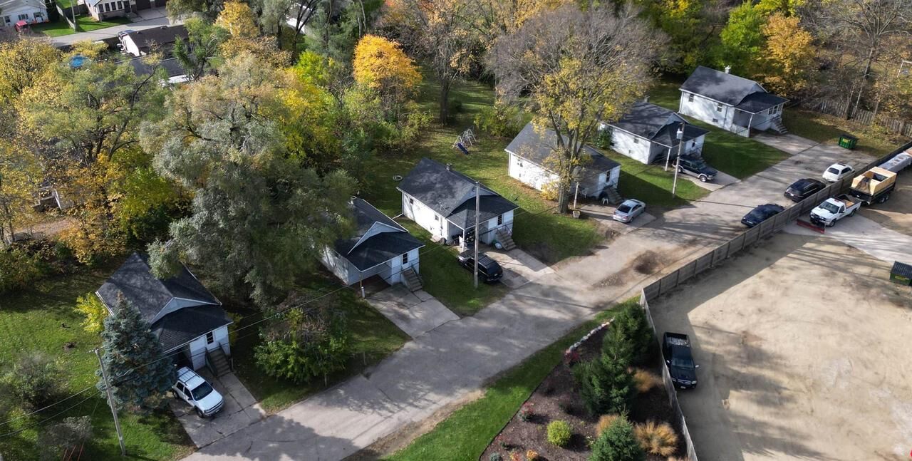 Property Photo: 826-850 Sharpes Court WI 53511