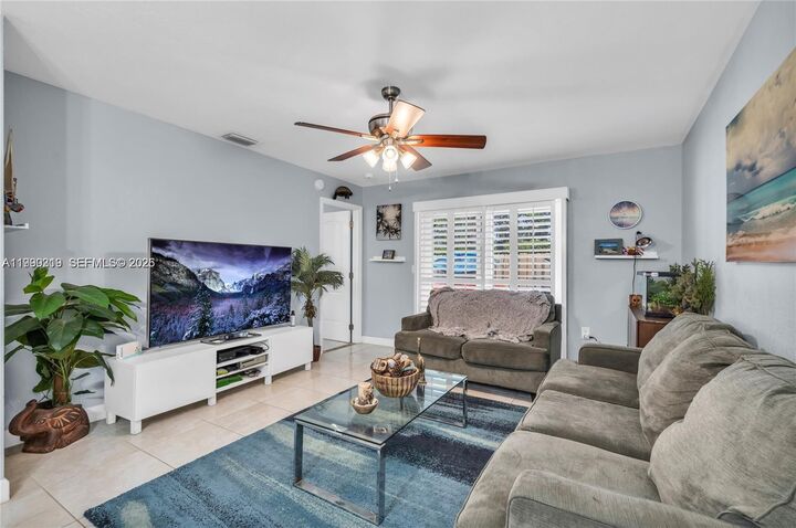 Property Photo: 4332 NW 120th Ln FL 33323