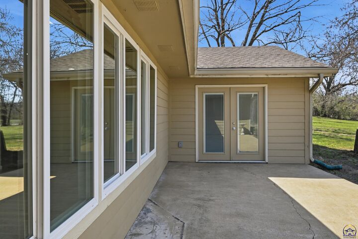 Property Photo:  9540 SW Hodges Rd  KS 66402 