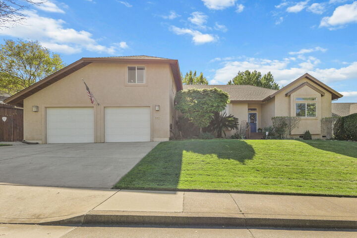 Property Photo: 672 Reddington Drive CA 96003