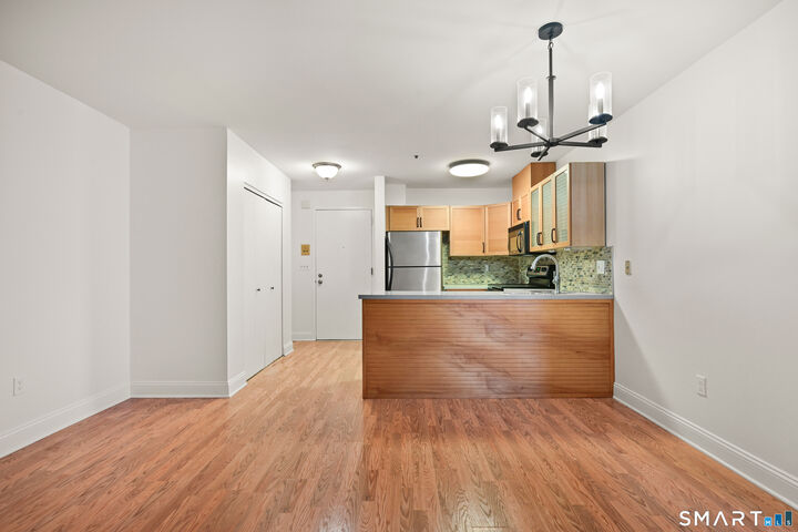 Property Photo: 104 North Street 401 CT 06902