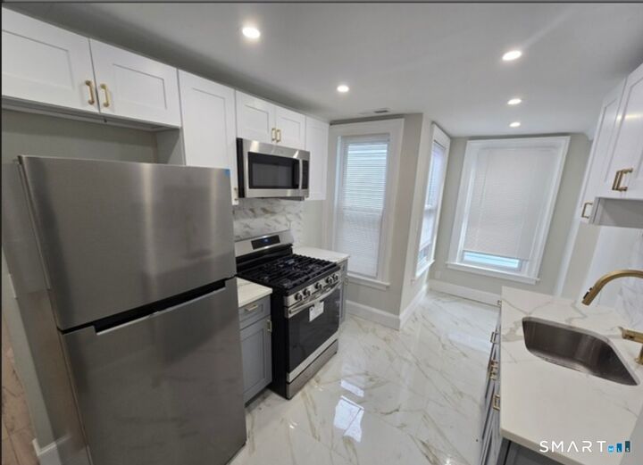 Property Photo:  80 Dickerman Street  CT 06511 