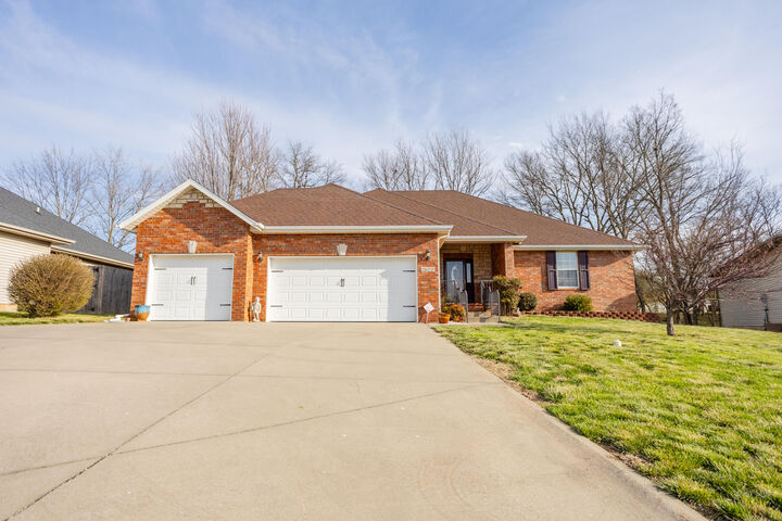 Property Photo: 2625 E Kentwood Street MO 65738