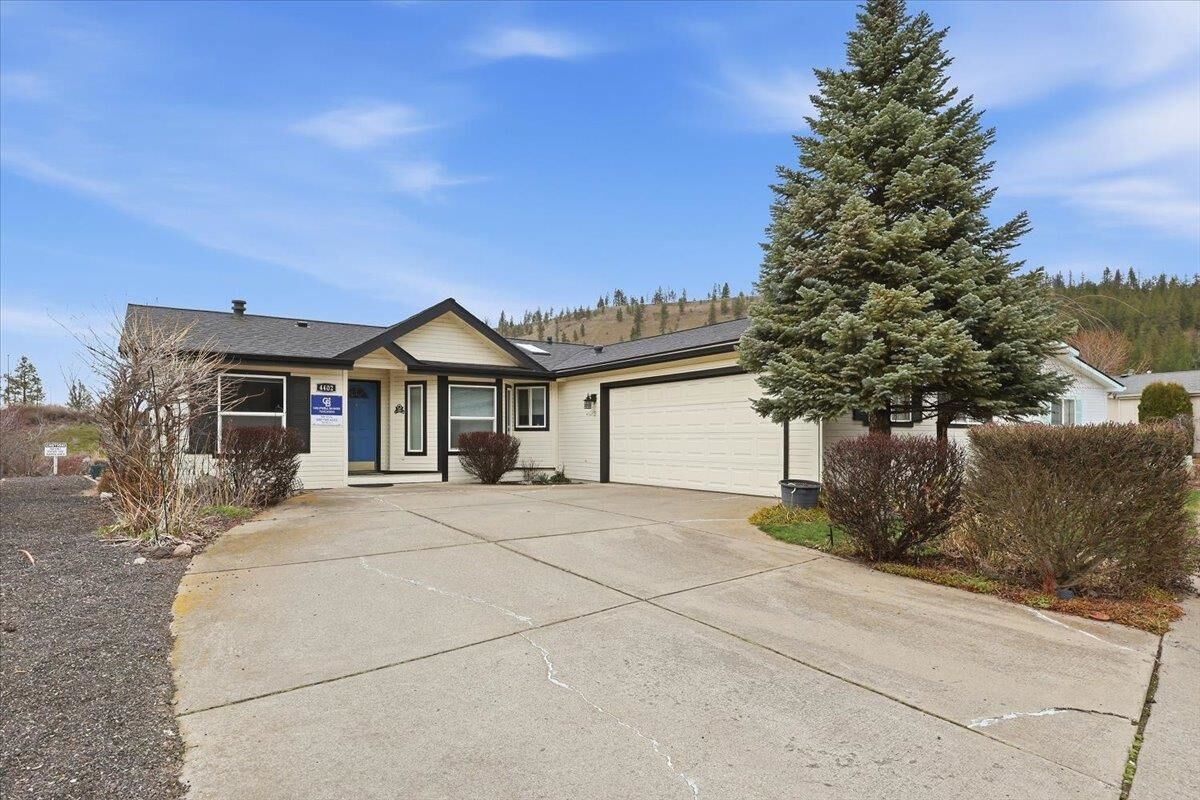 Property Photo: 4402 S Sunny Creek Cir WA 99224
