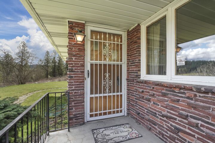 Property Photo:  12904 E Sillman Rd  WA 99021 