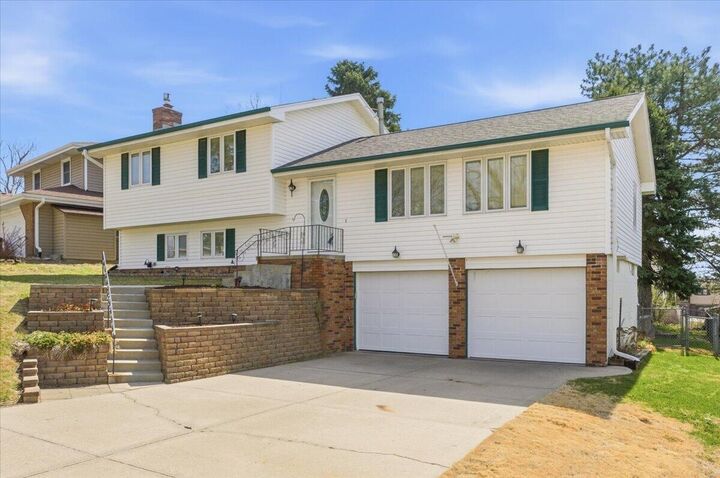 Property Photo:  9517 Sprague  Street  NE 68134 