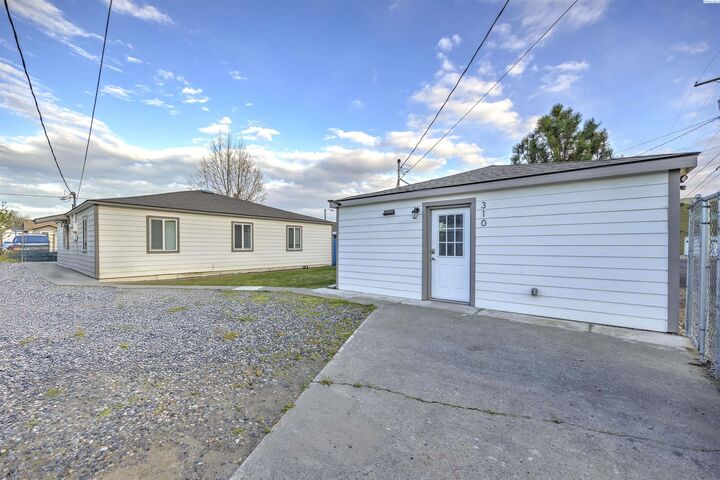 Property Photo:  308 &Amp 310 N 12th Ave  WA 99301 